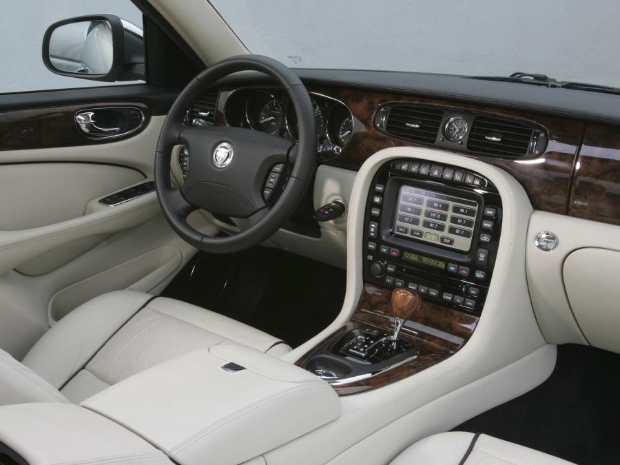  Jaguar XJ Sovereign 2007 года  (фото 2 из 13)